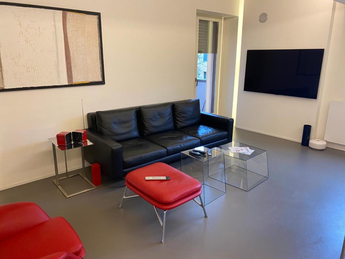Via Cortirola Luxury Apartment 佩萨罗 外观 照片