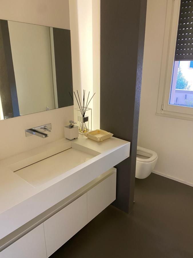 Via Cortirola Luxury Apartment 佩萨罗 外观 照片